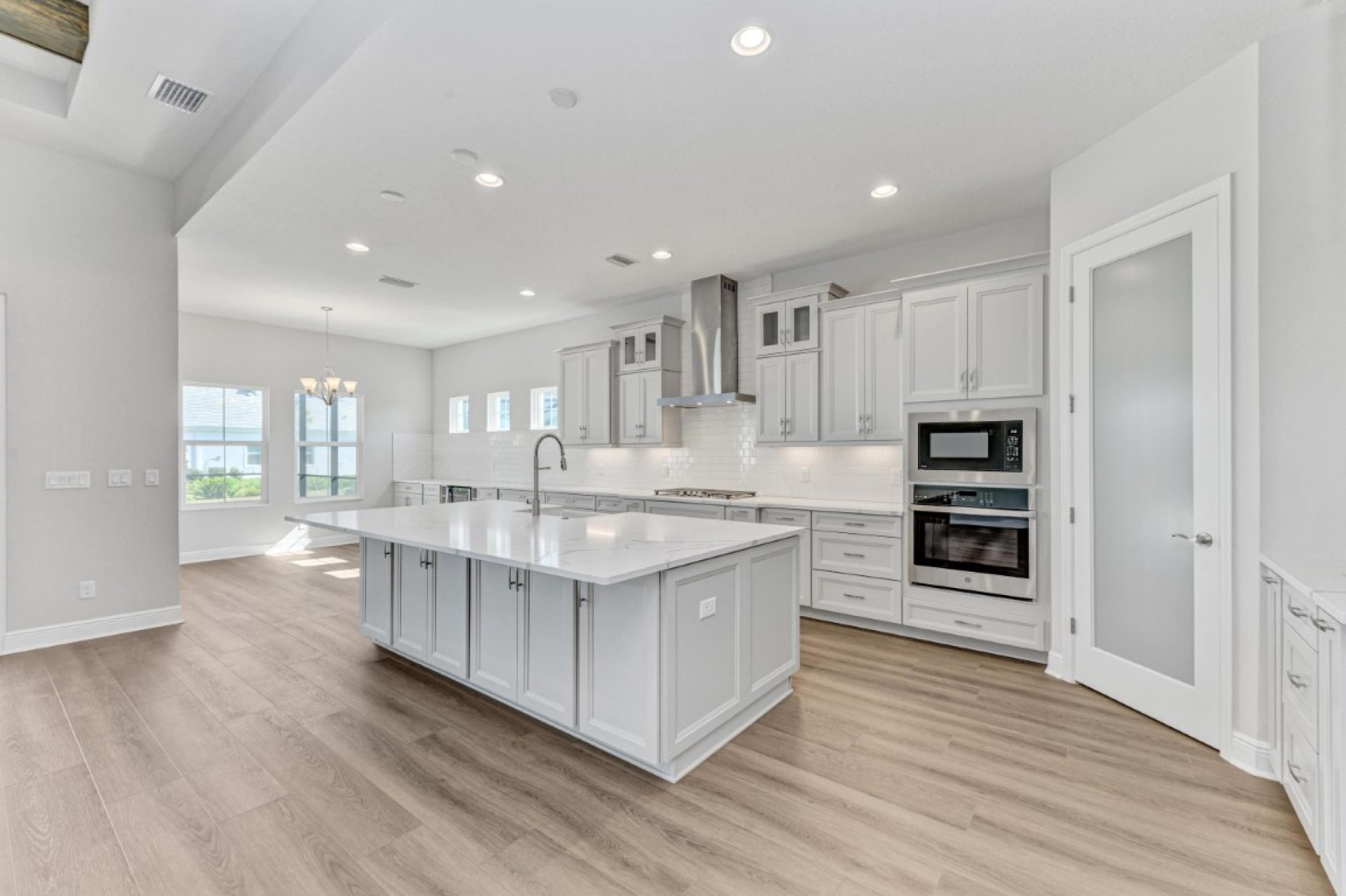 17530 Glistening Ct - Gourmet Kitchen