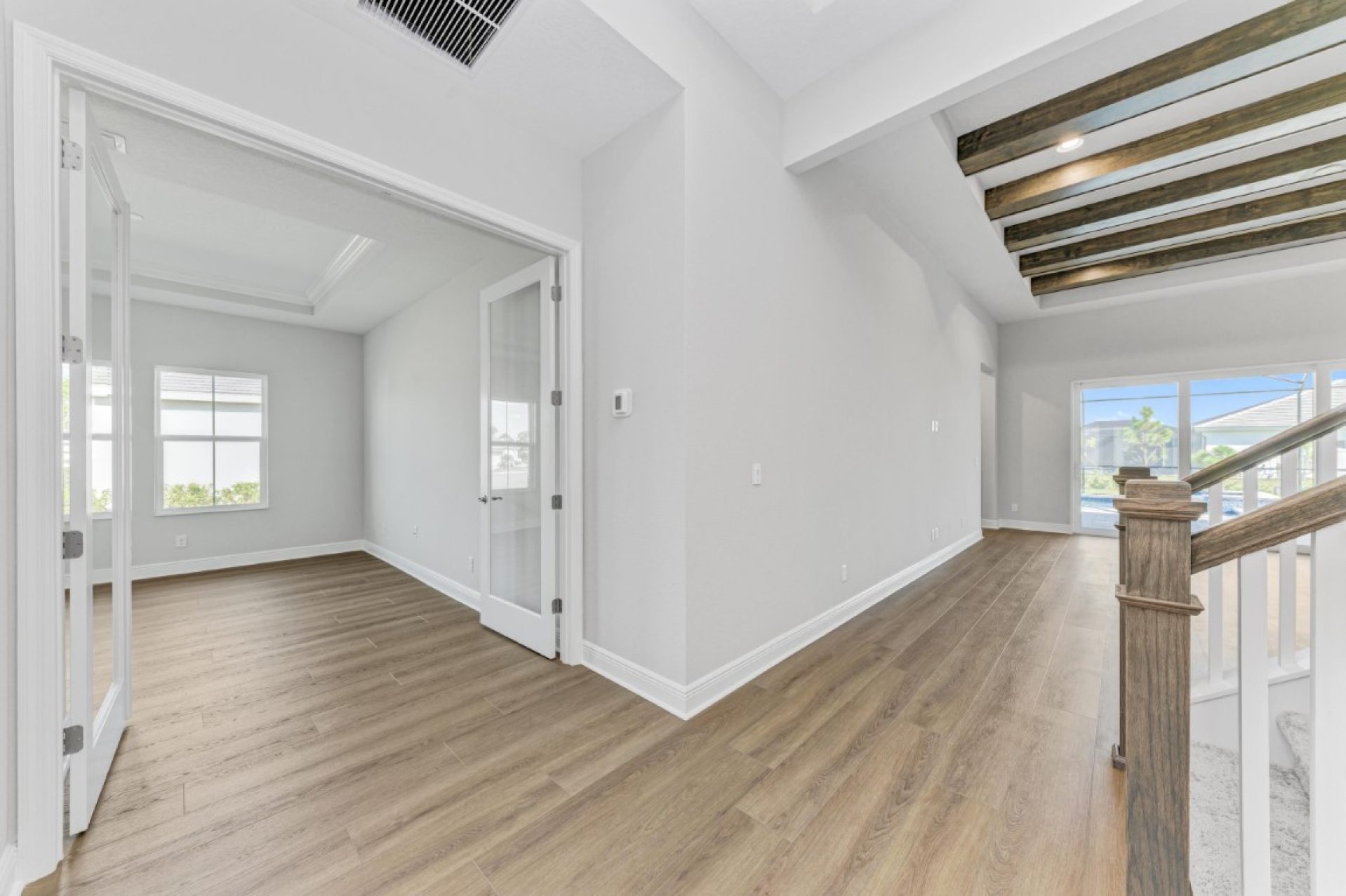 17530 Glistening Ct - Foyer/Den