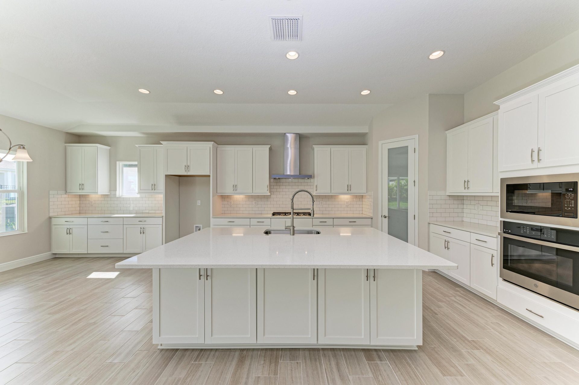 6139 Golden Beach Dr - Gourmet Kitchen