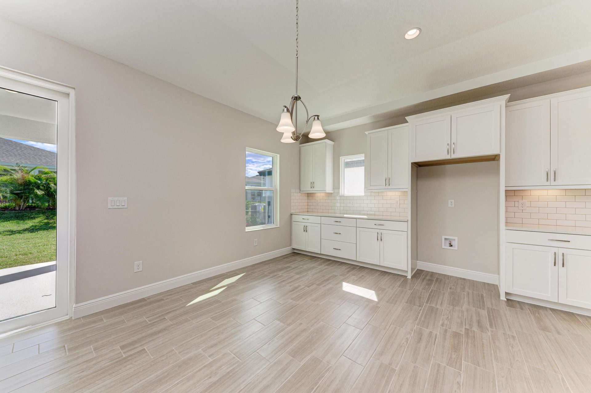 6139 Golden Beach Dr - Cafe and Gourmet Kitchen