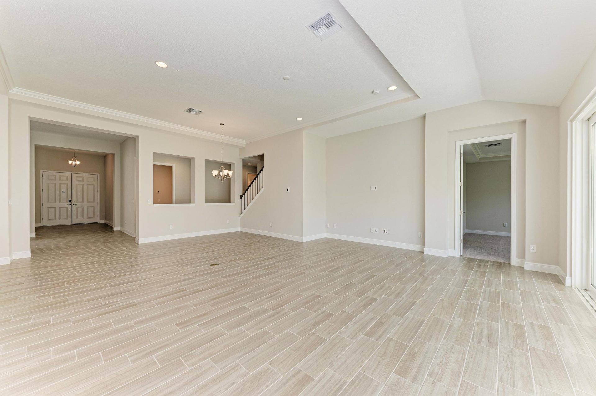6139 Golden Beach Dr - Grand Room