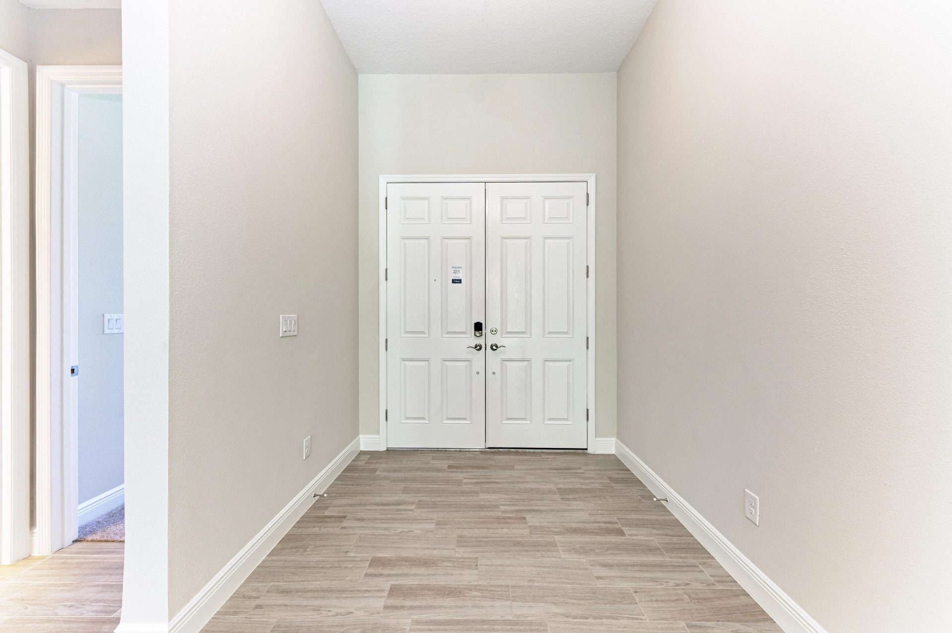 6139 Golden Beach Dr - Foyer