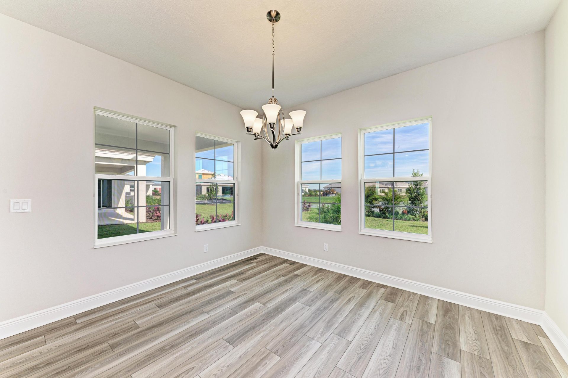 10148 Surrey Rose Dr - Dining Room