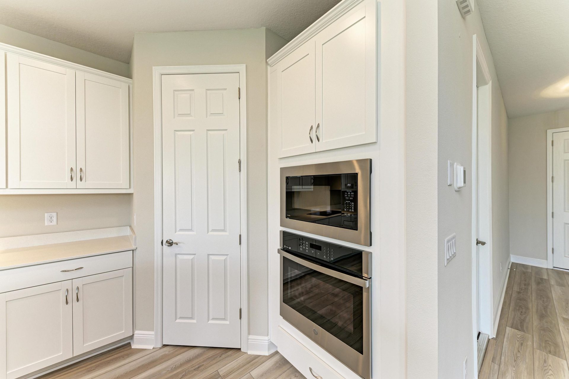 10148 Surrey Rose Dr - Gourmet Kitchen