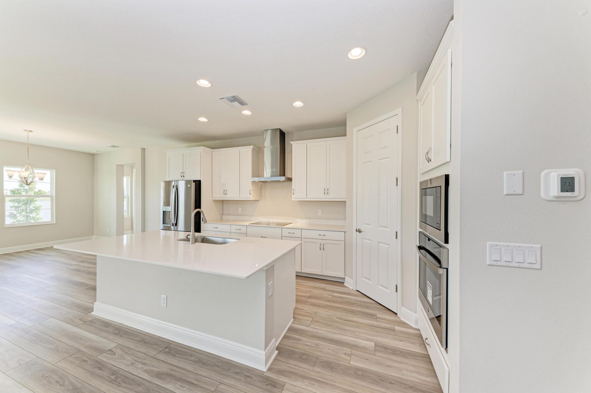 10148 Surrey Rose Dr - Gourmet Kitchen