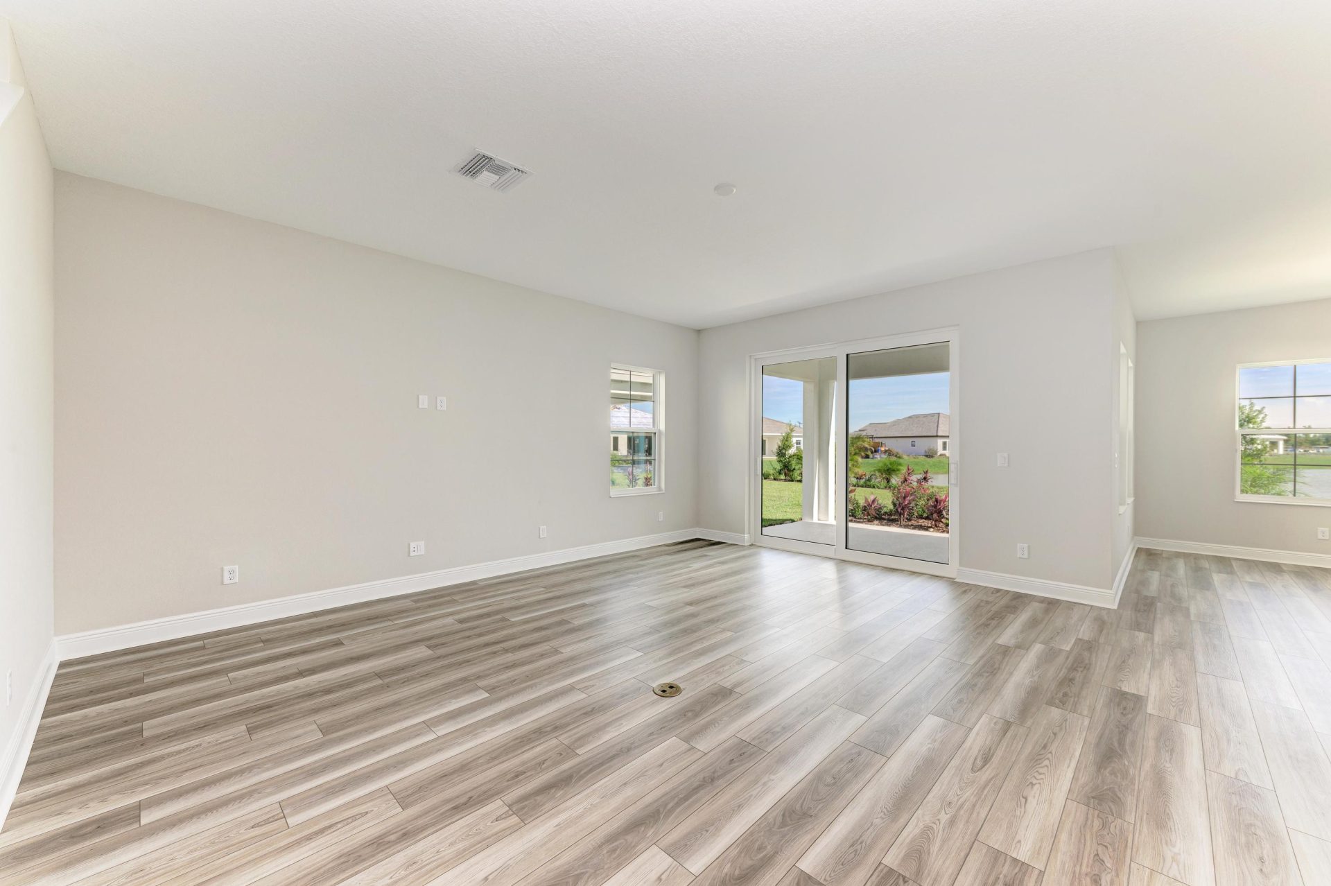 10148 Surrey Rose Dr - Grand Room