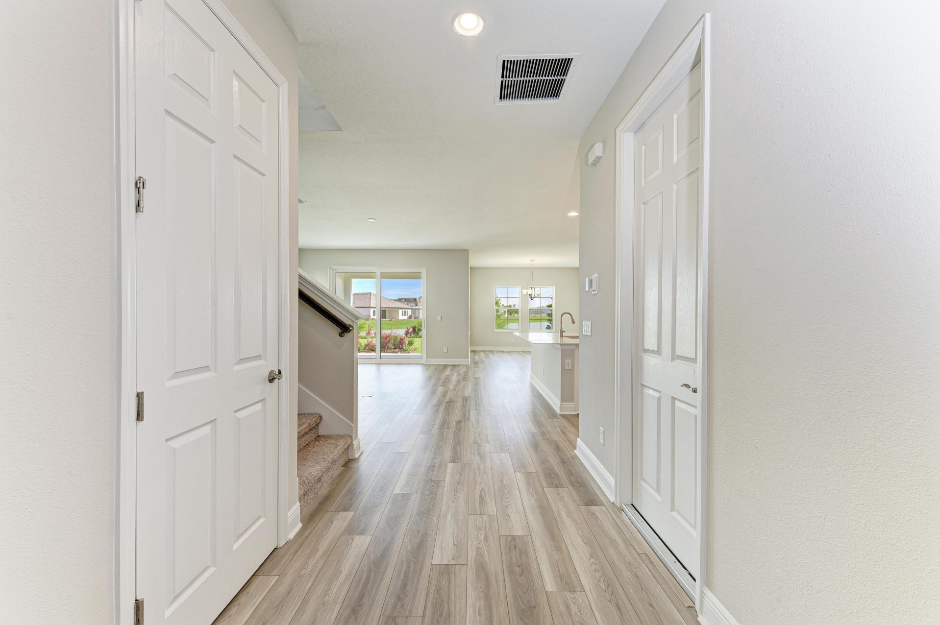 10148 Surrey Rose Dr - Foyer