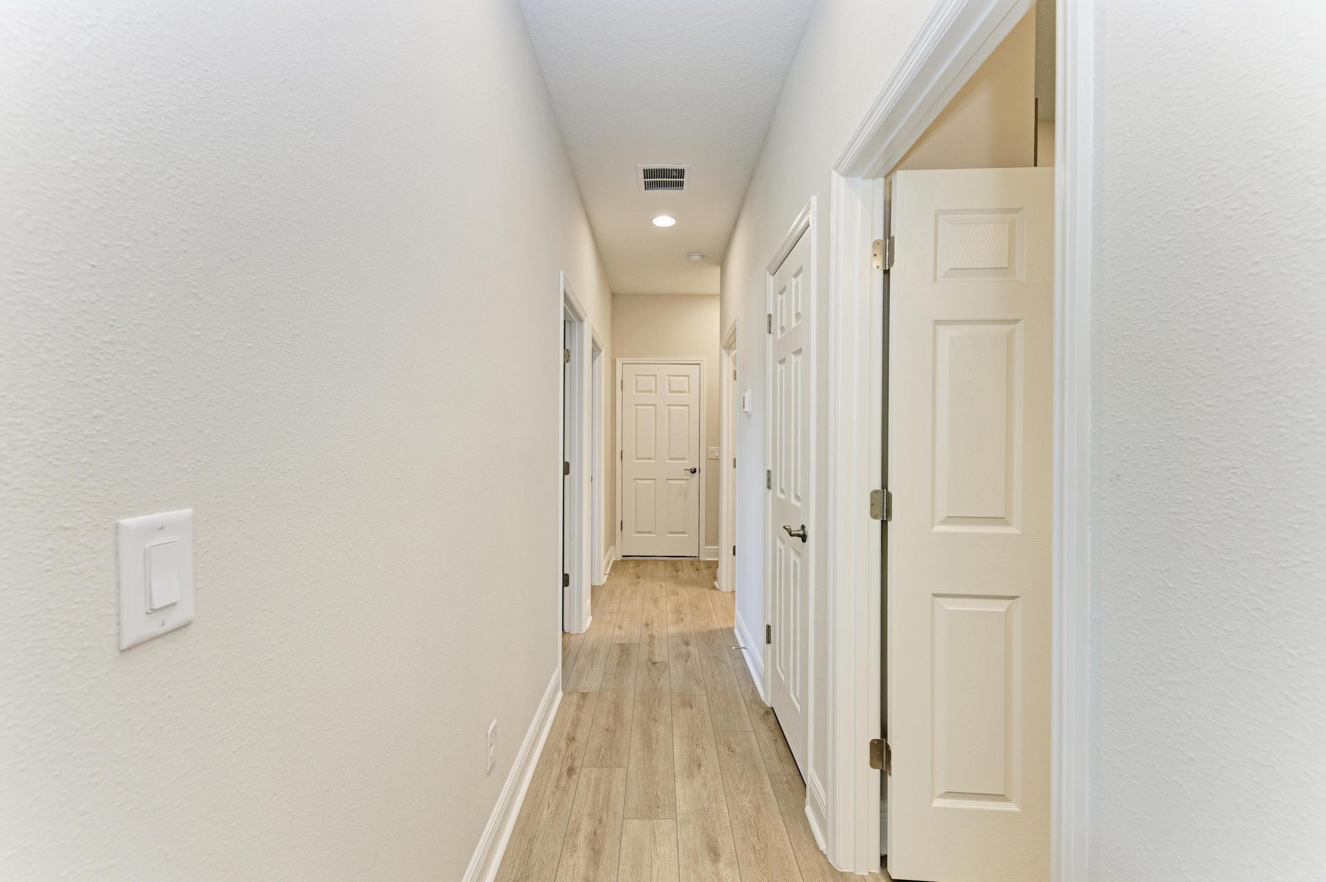 12377 Oak Hill Way - Hallway