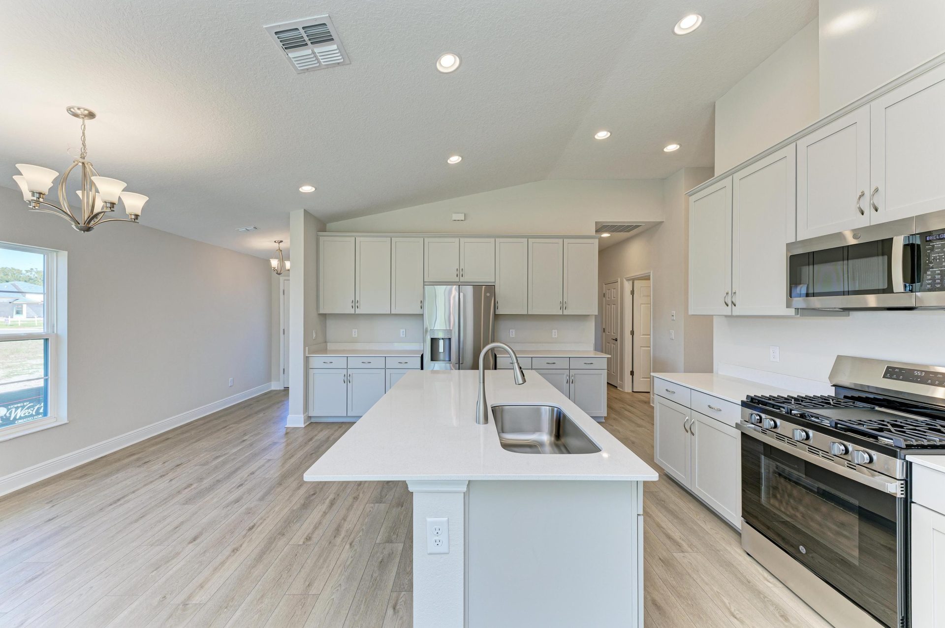 12377 Oak Hill Way - Kitchen