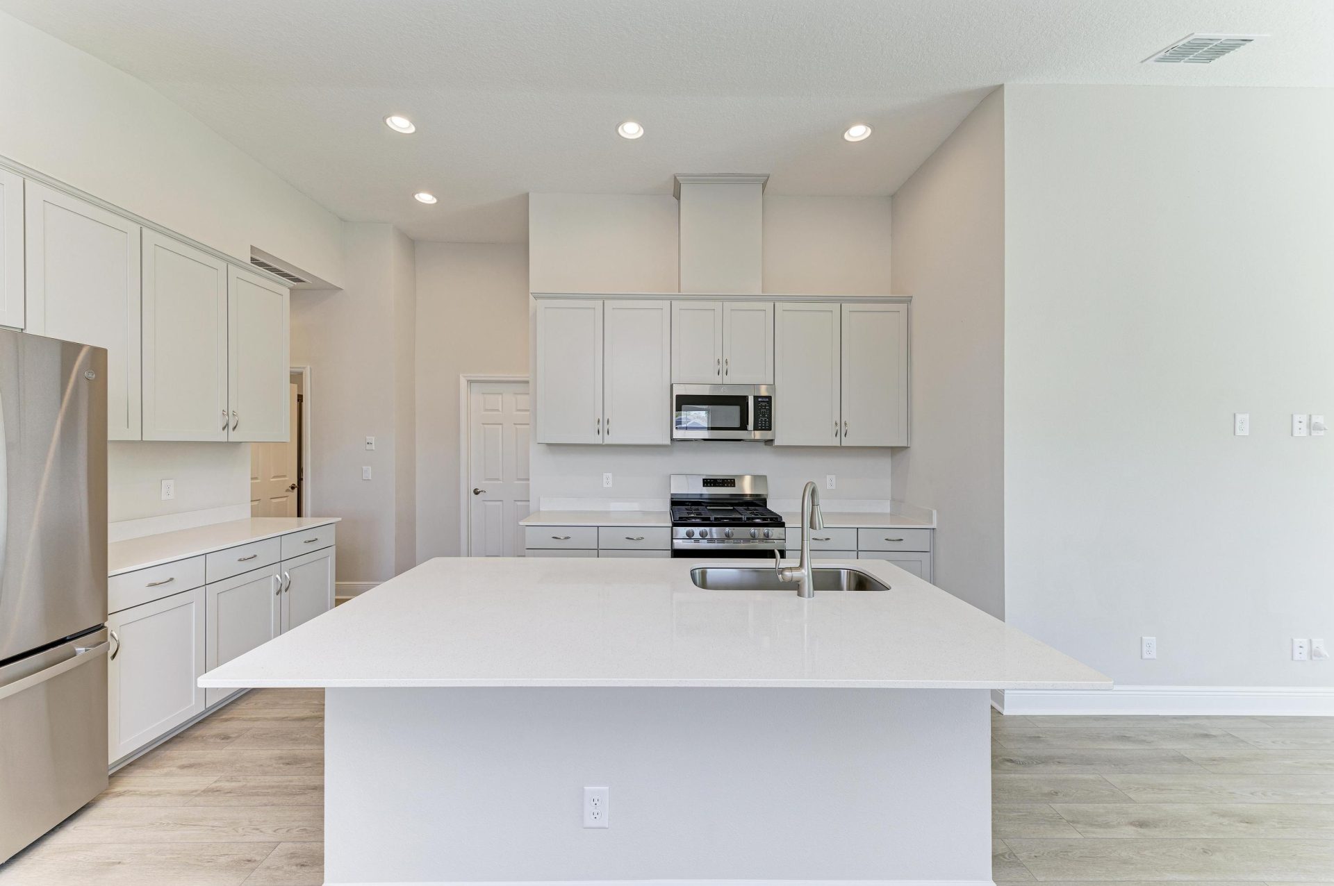 12377 Oak Hill Way - Kitchen