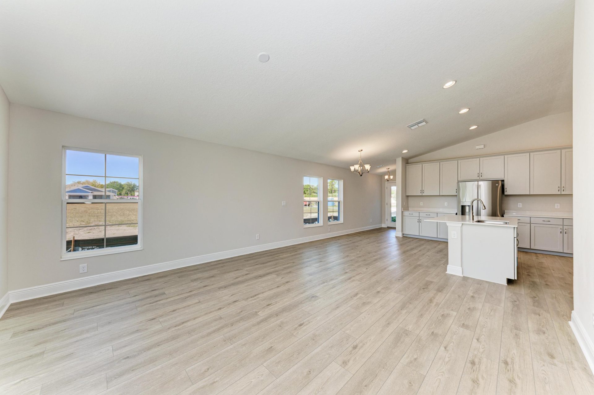12377 Oak Hill Way - Grand Room