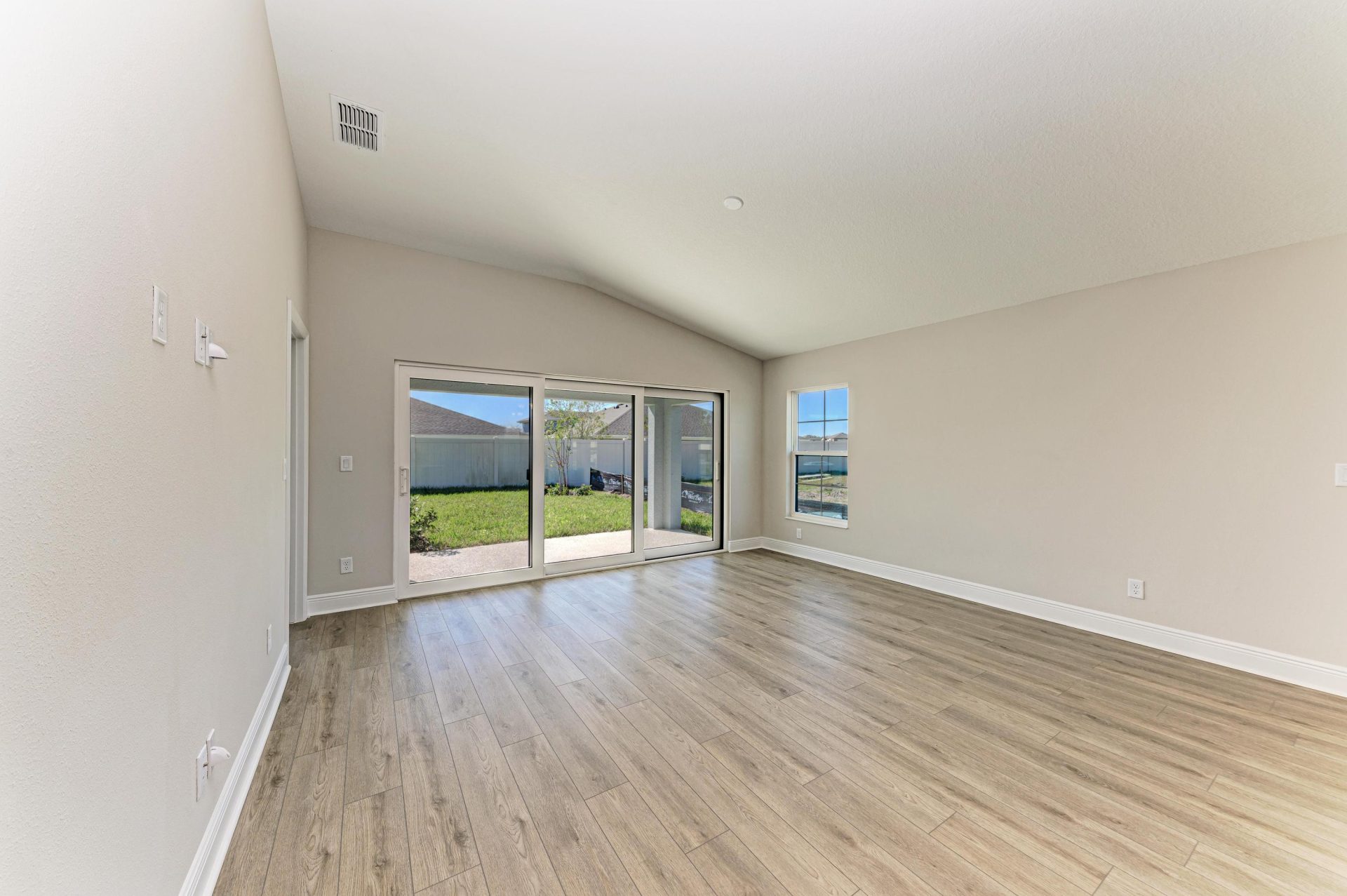 12377 Oak Hill Way - Grand Room