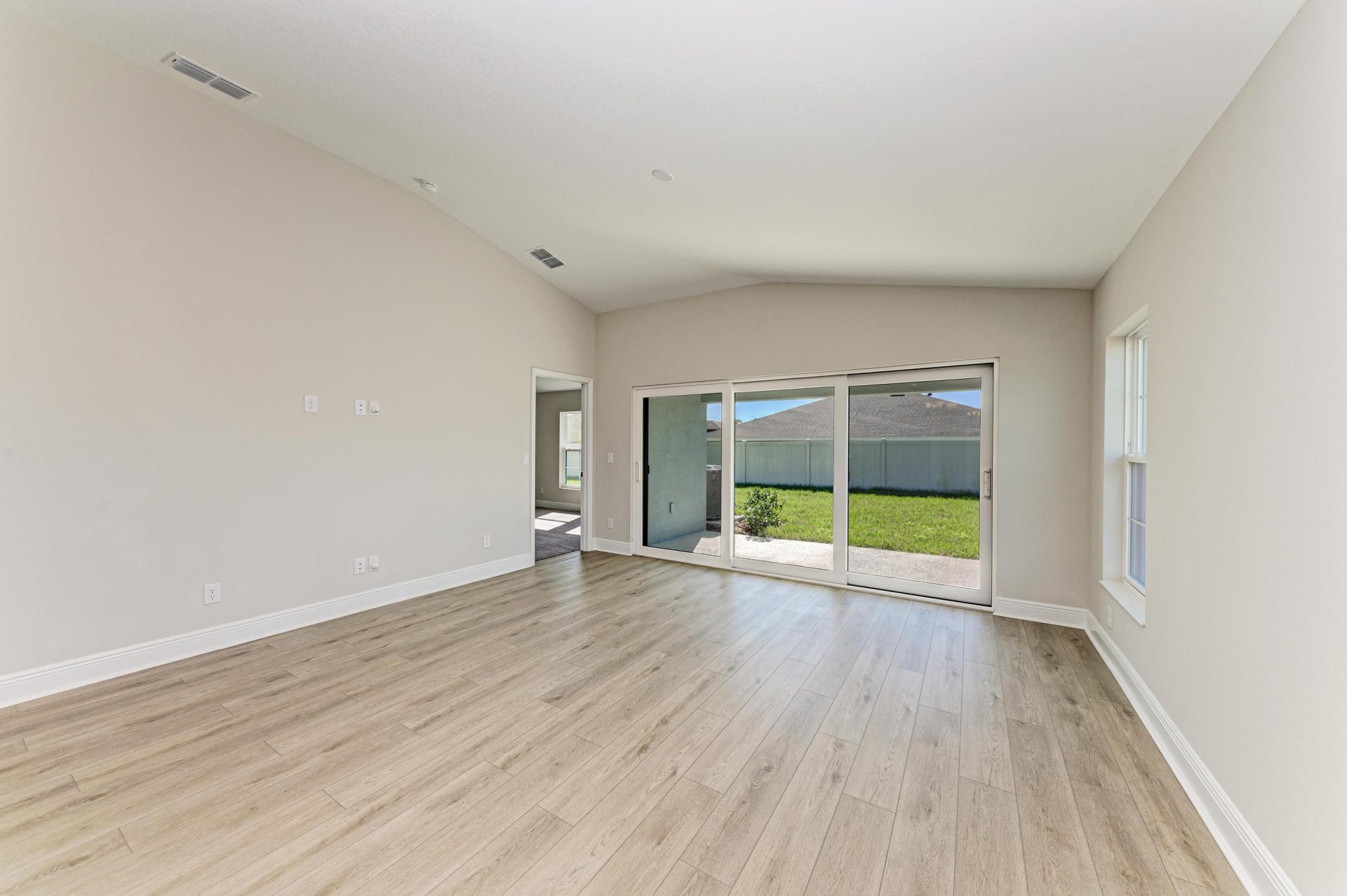 12377 Oak Hill Way - Grand Room