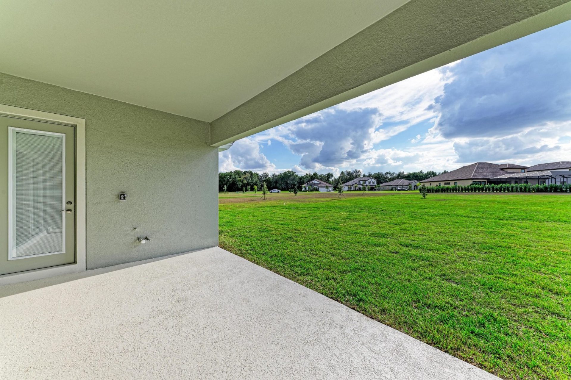 10073 Meadowrun Dr - Covered Lanai