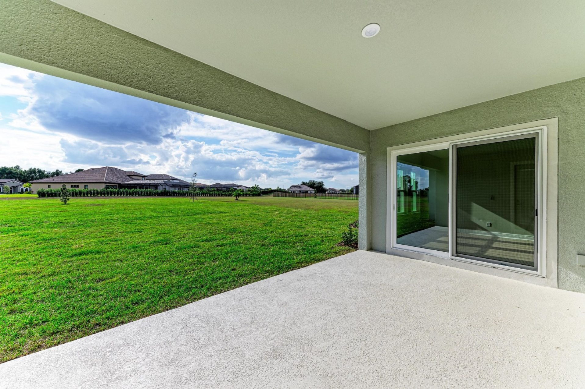 10073 Meadowrun Dr - Covered Lanai