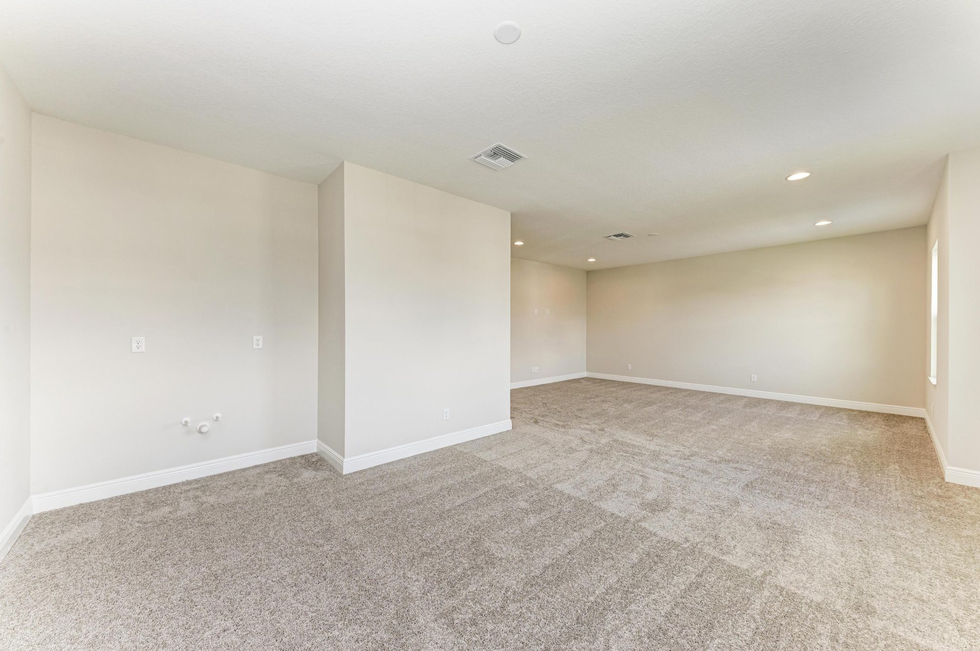 10073 Meadowrun Dr - Upstairs Bonus Room