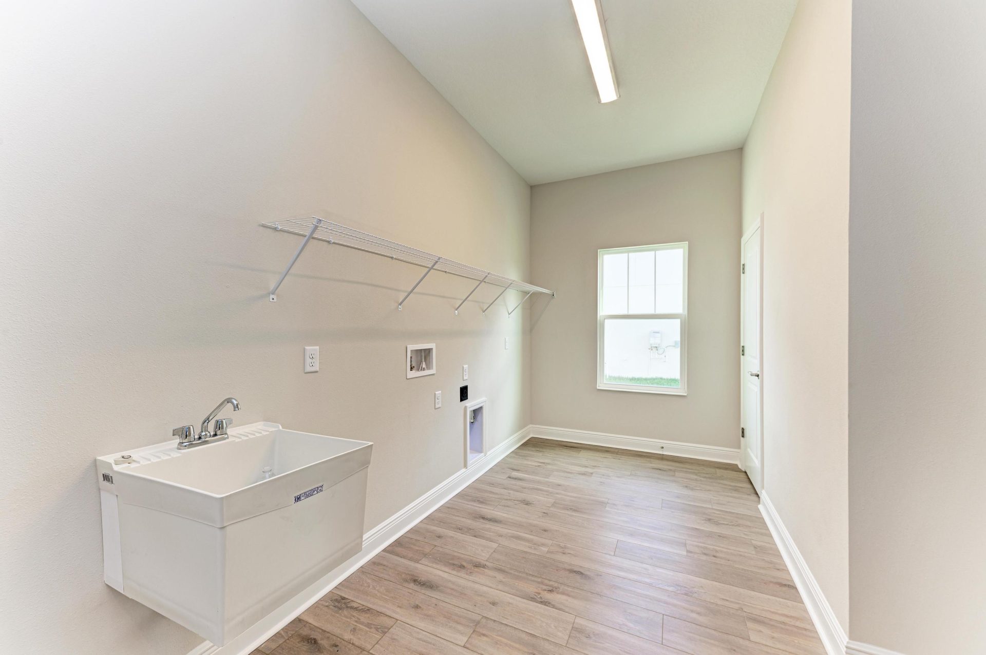 10073 Meadowrun Dr - Laundry