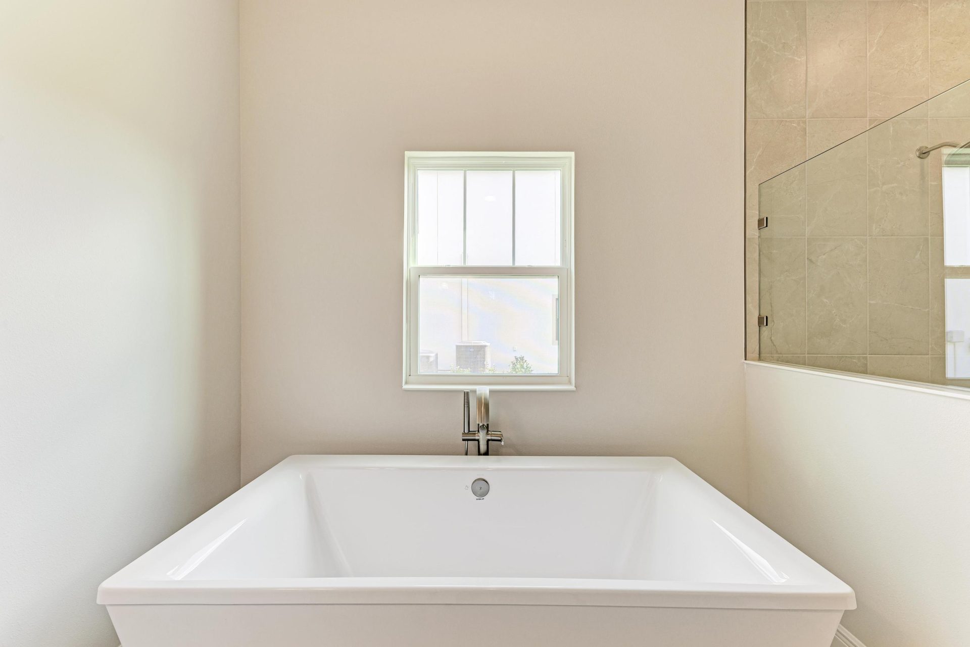 10073 Meadowrun Dr - Owner's Bath