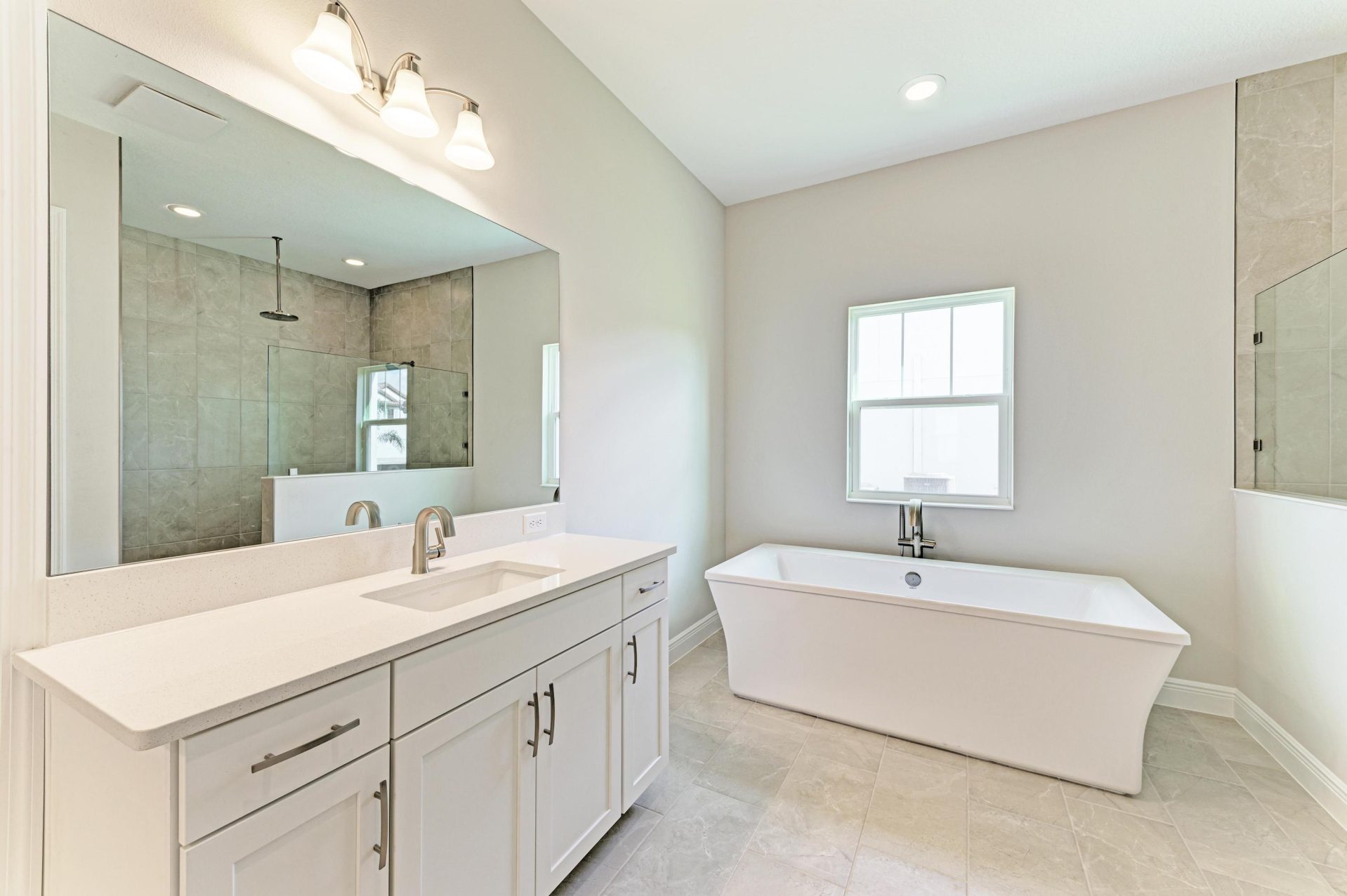 10073 Meadowrun Dr - Owner's Bath