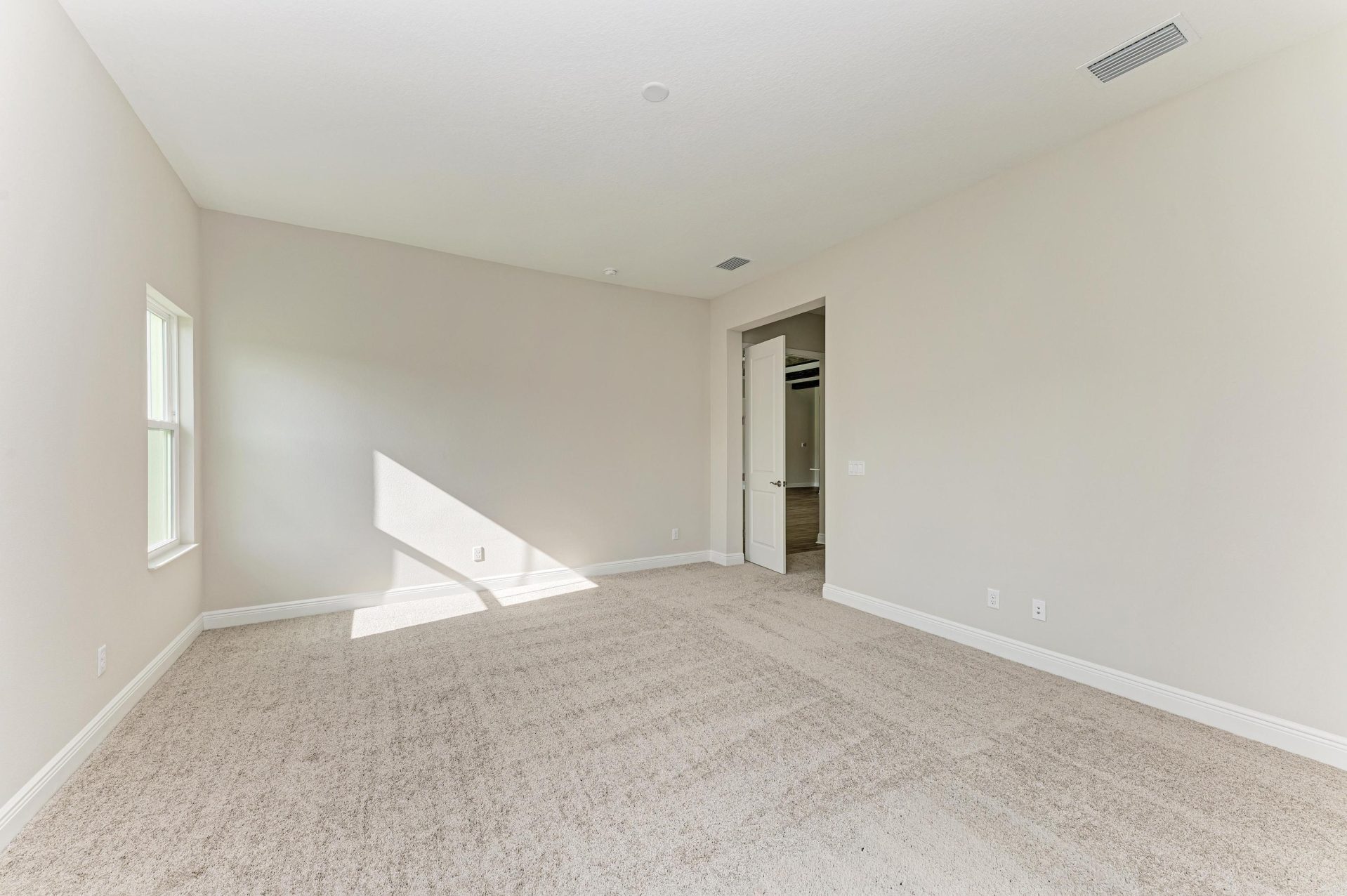 10073 Meadowrun Dr - Owner's Retreat