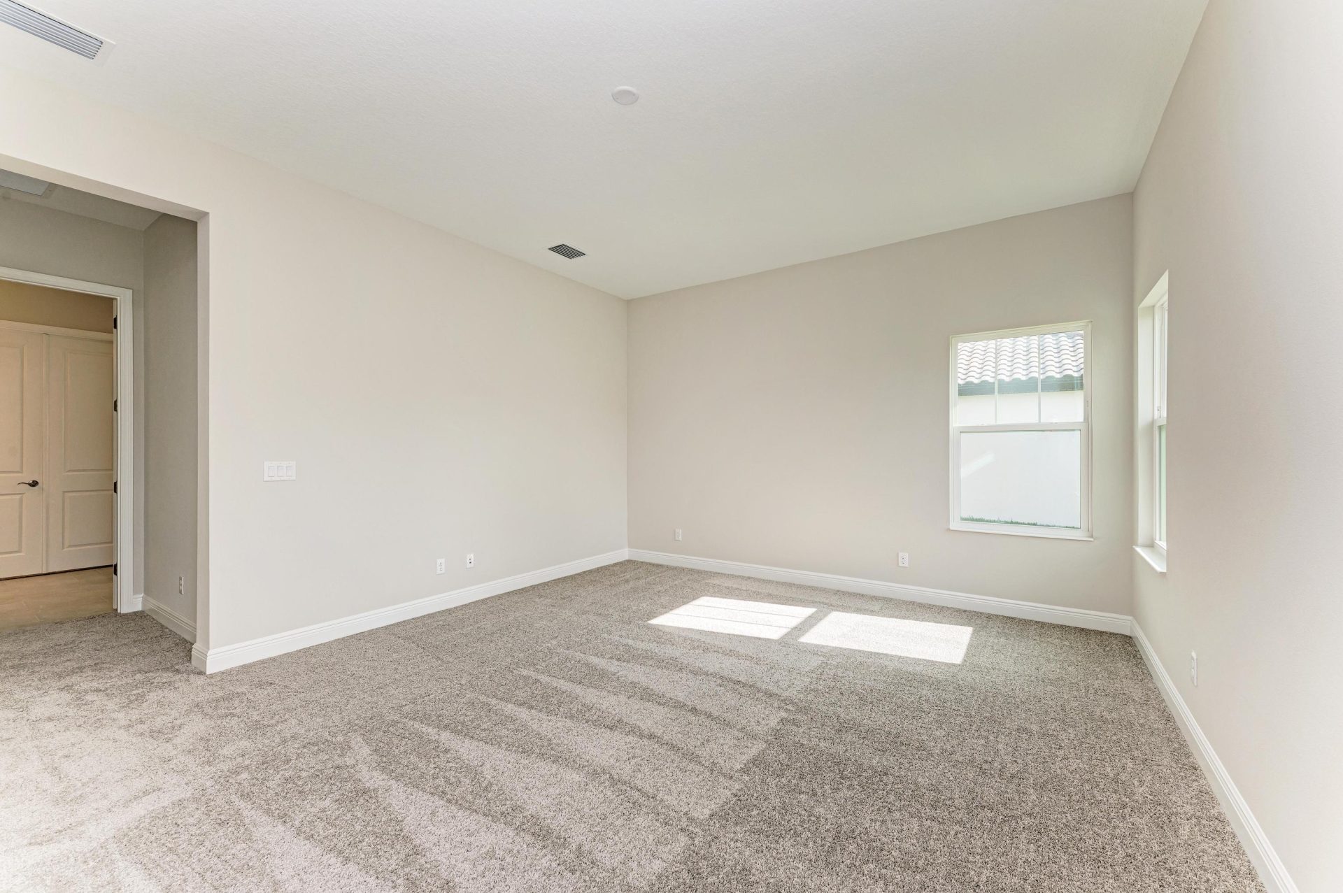 10073 Meadowrun Dr - Owner's Retreat