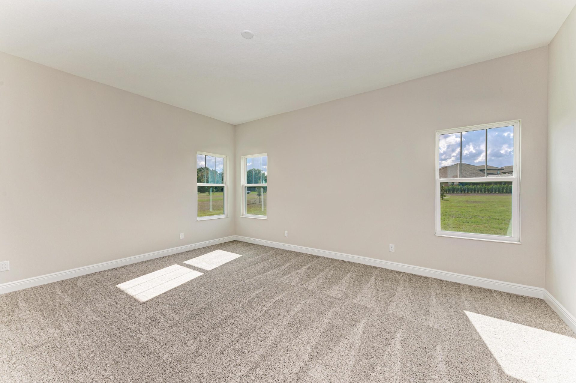 10073 Meadowrun Dr - Owner's Retreat