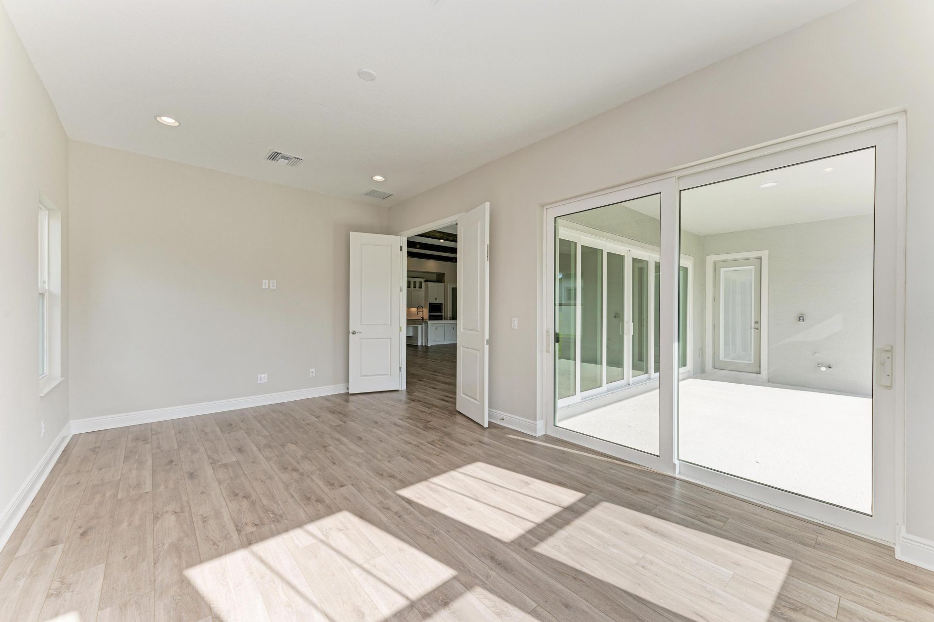 10073 Meadowrun Dr - Downstairs Bonus Room