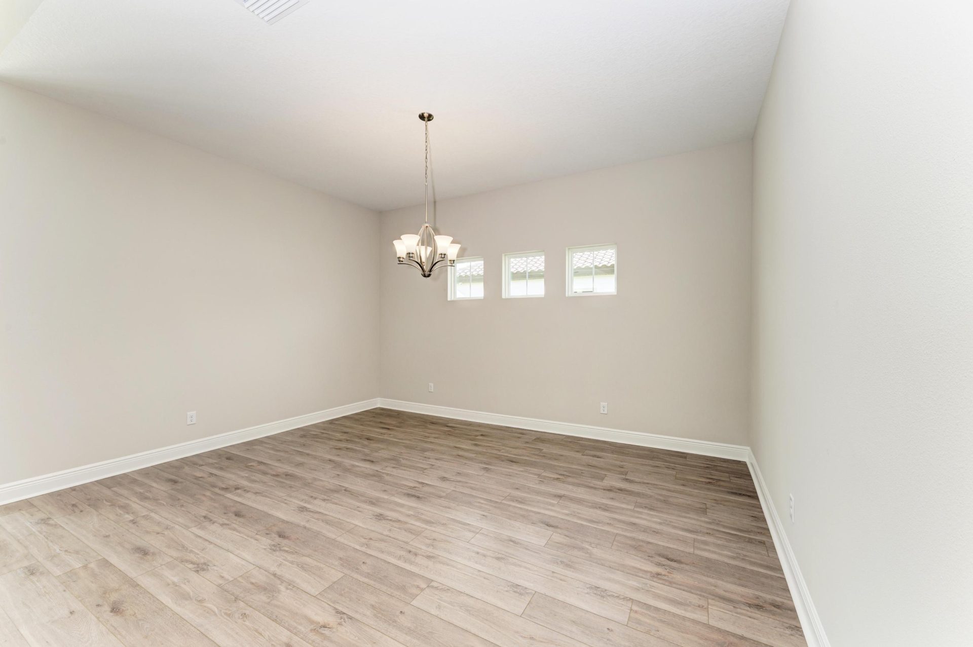 10073 Meadowrun Dr - Dining Room