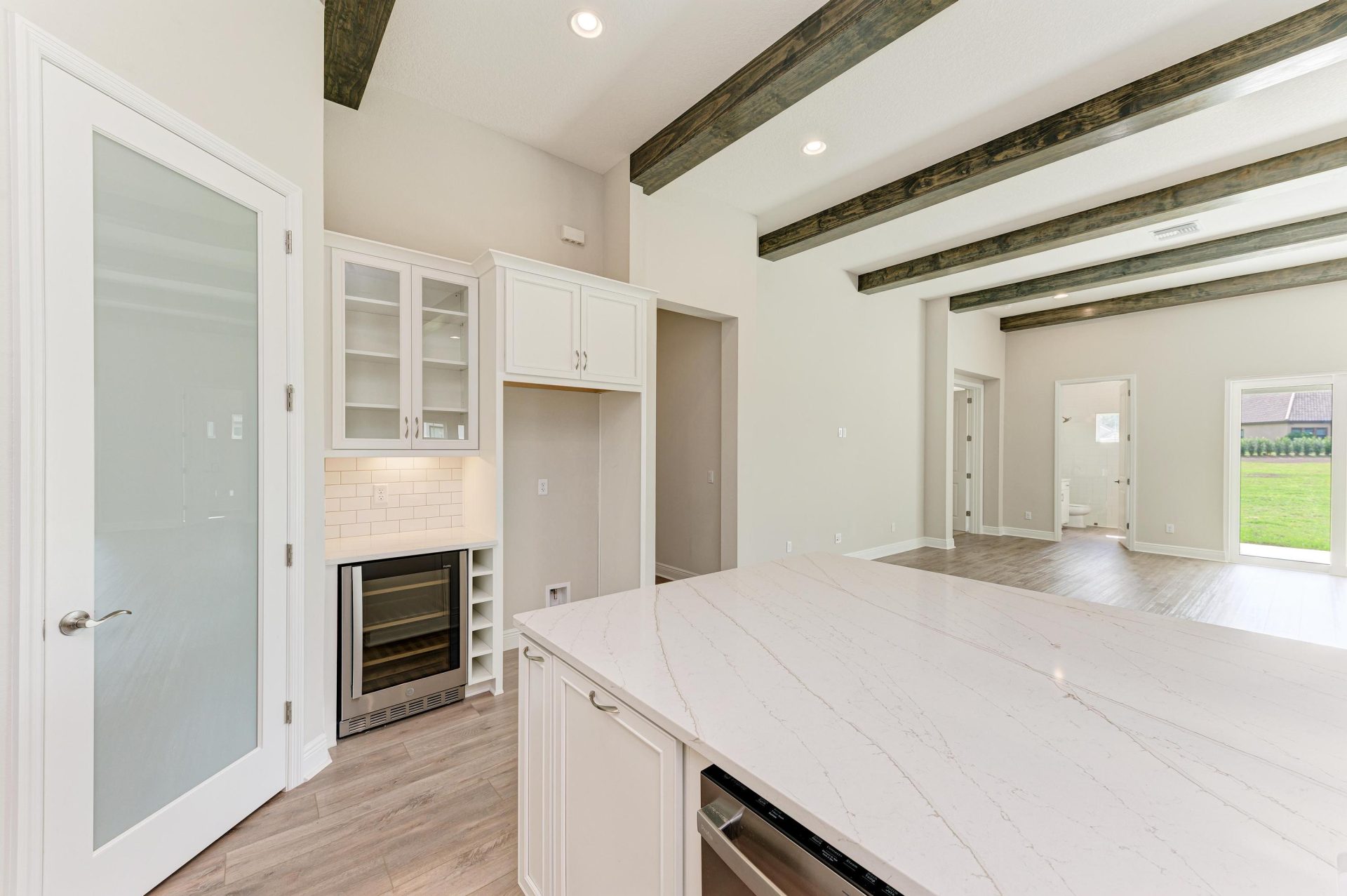 10073 Meadowrun Dr - Gourmet Kitchen