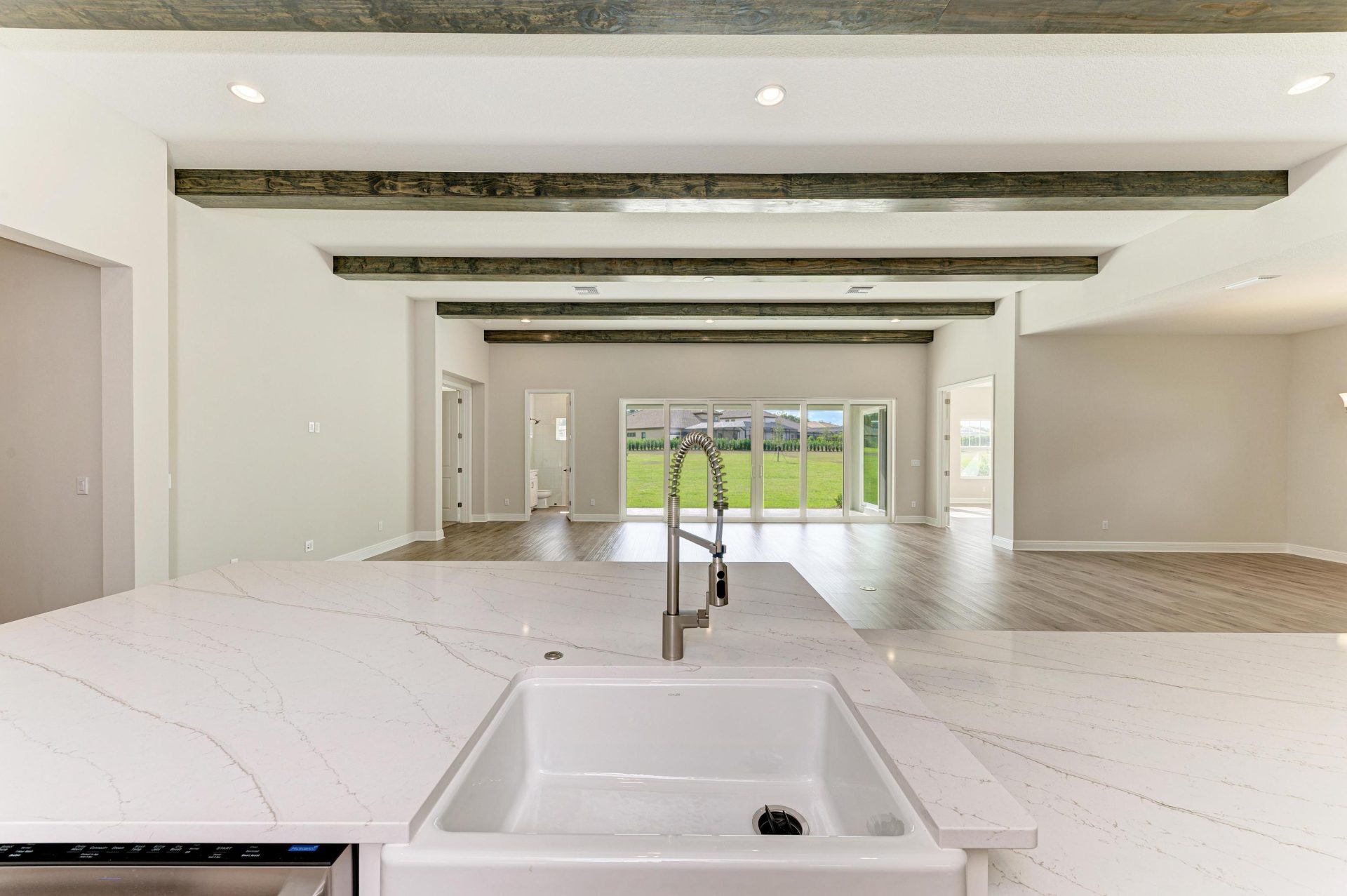 10073 Meadowrun Dr - Gourmet Kitchen