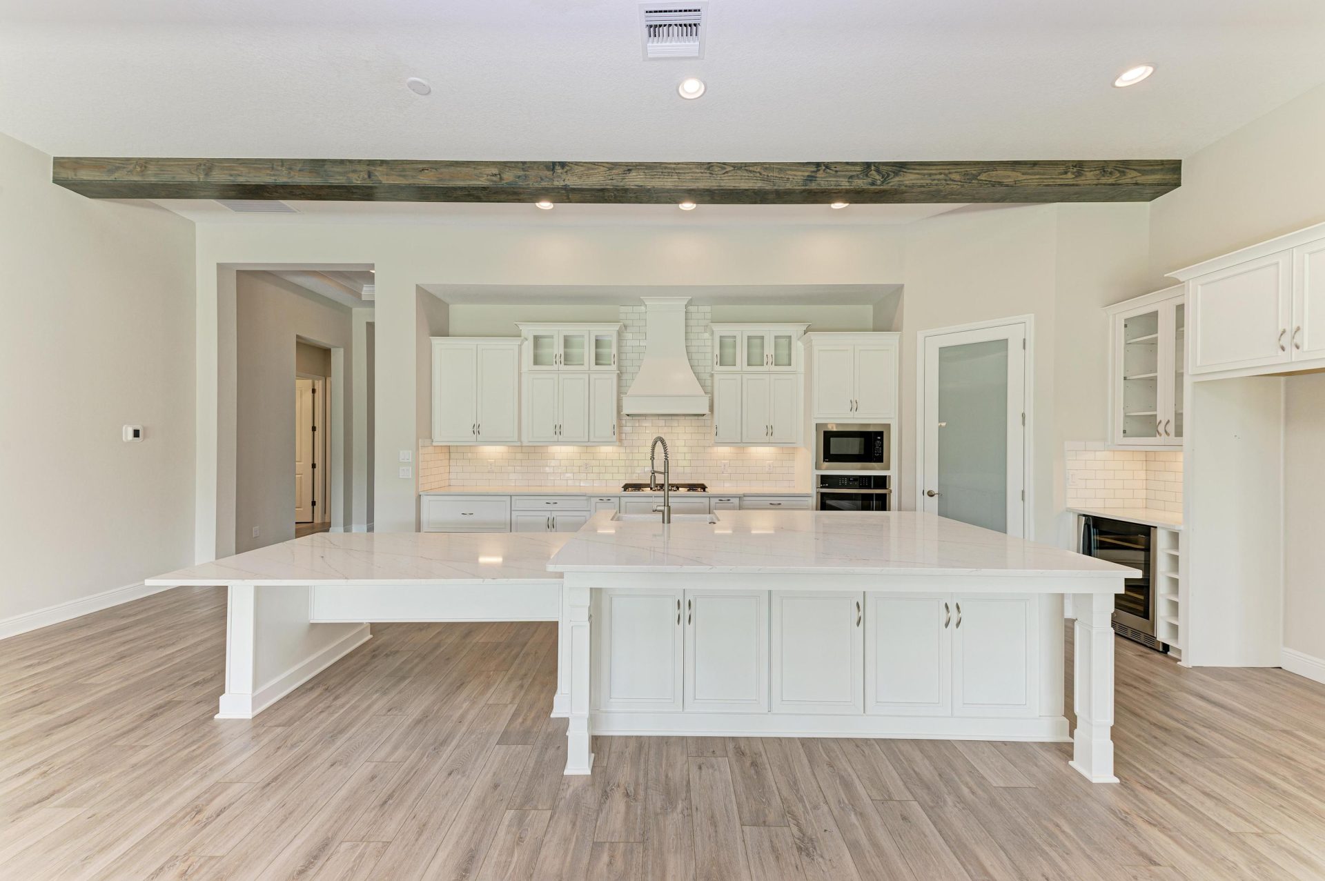 10073 Meadowrun Dr - Gourmet Kitchen