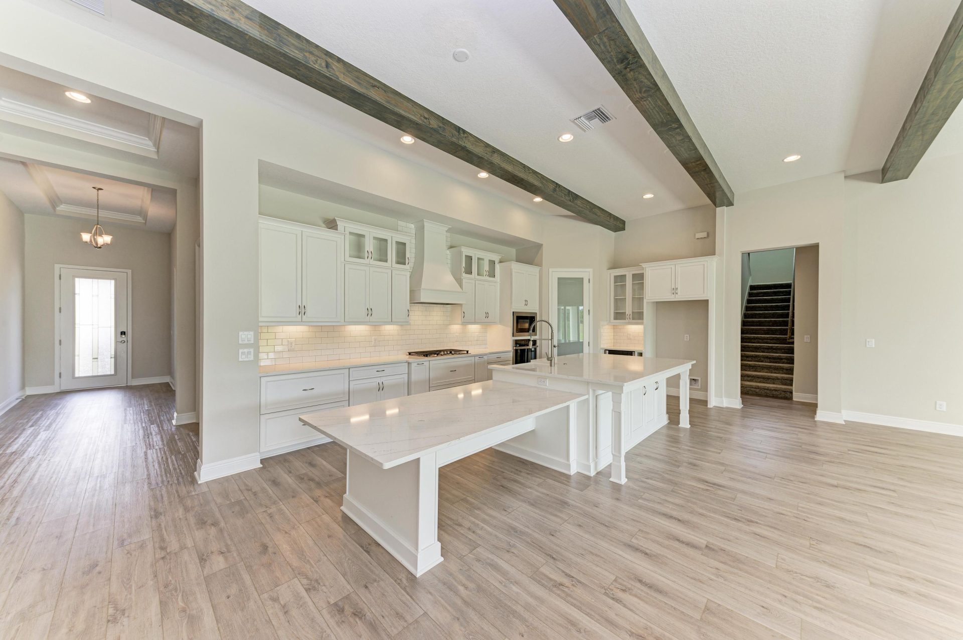 10073 Meadowrun Dr - Gourmet Kitchen