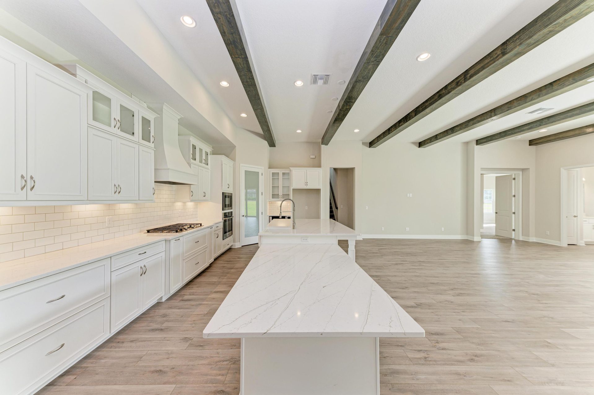 10073 Meadowrun Dr - Gourmet Kitchen