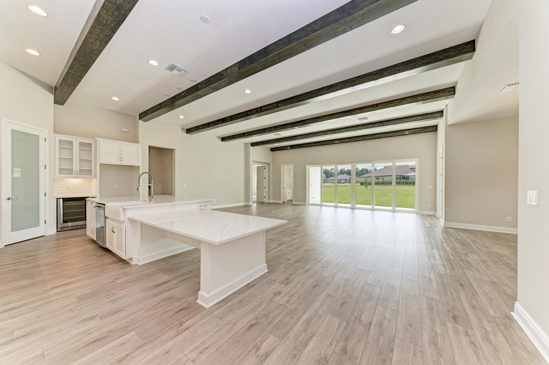 10073 Meadowrun Dr - Gourmet Kitchen
