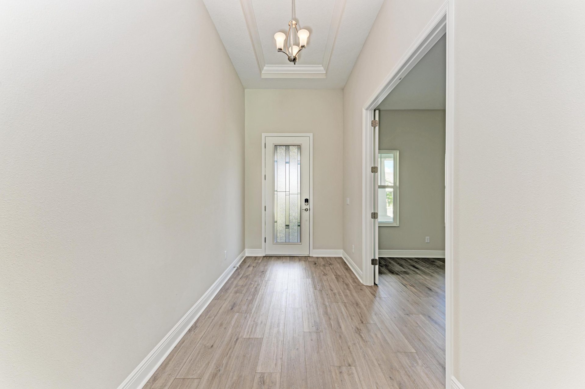 10073 Meadowrun Dr - Foyer