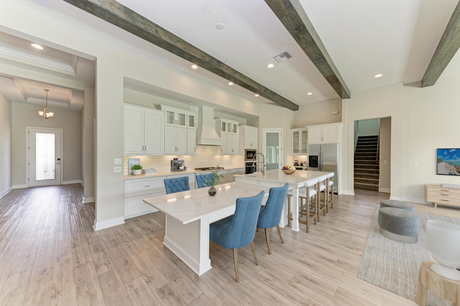 10073 Meadowrun Dr - Virtual Staging