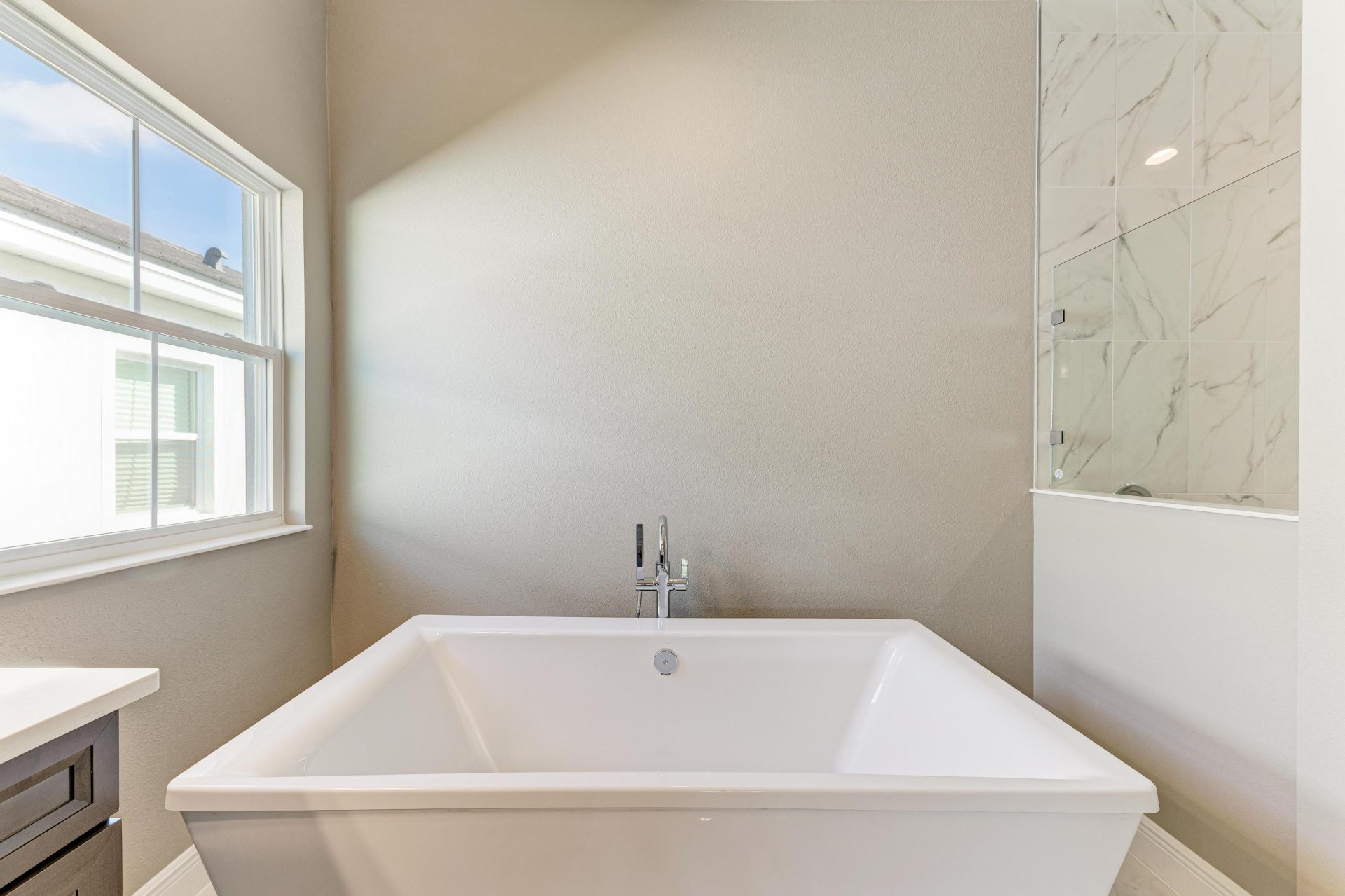 Biscayne I - 10227 Longmeadow Ave - Lot 64-11 - Owner's Bath