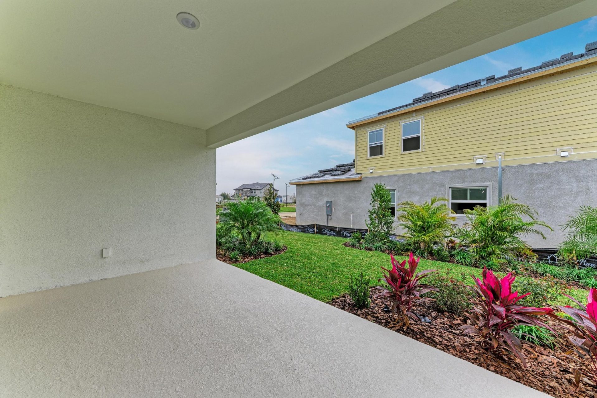 Sandpiper - 10198 Surrey Rose Dr - Lot 32-28 - Covered Lanai