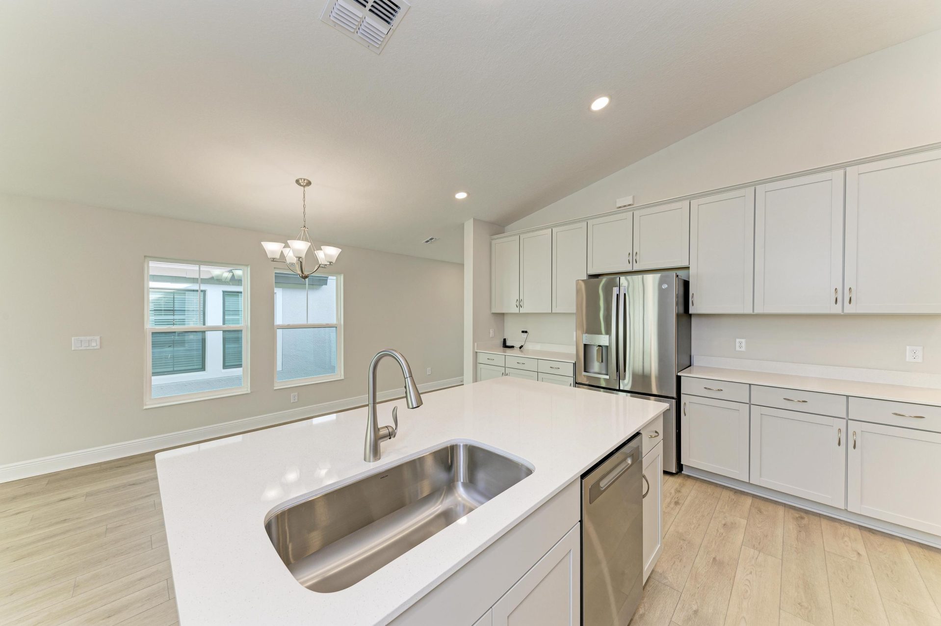 Bridgeport B - 12374 Oak Hill Way - Kitchen