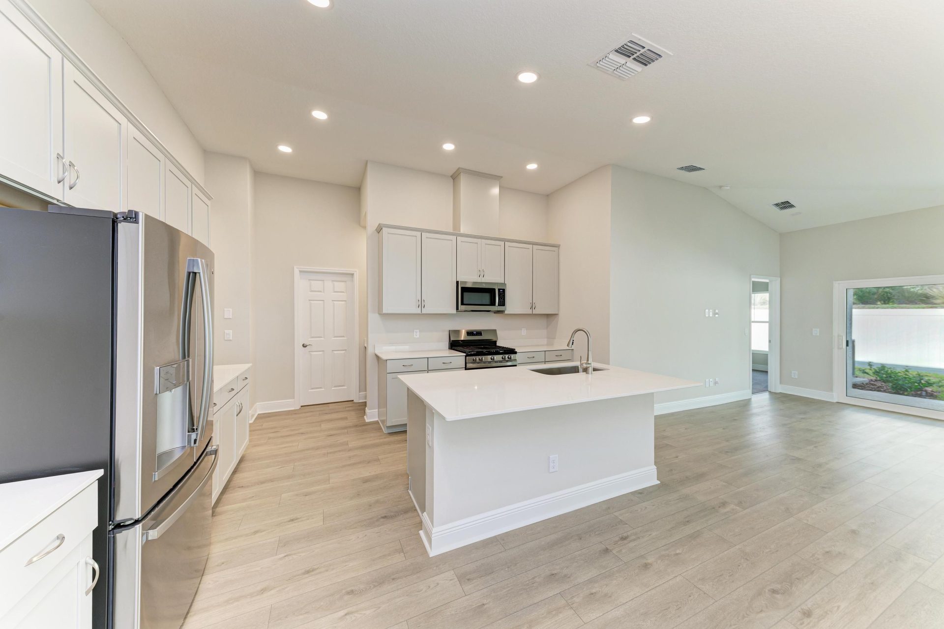 Bridgeport B - 12374 Oak Hill Way - Kitchen