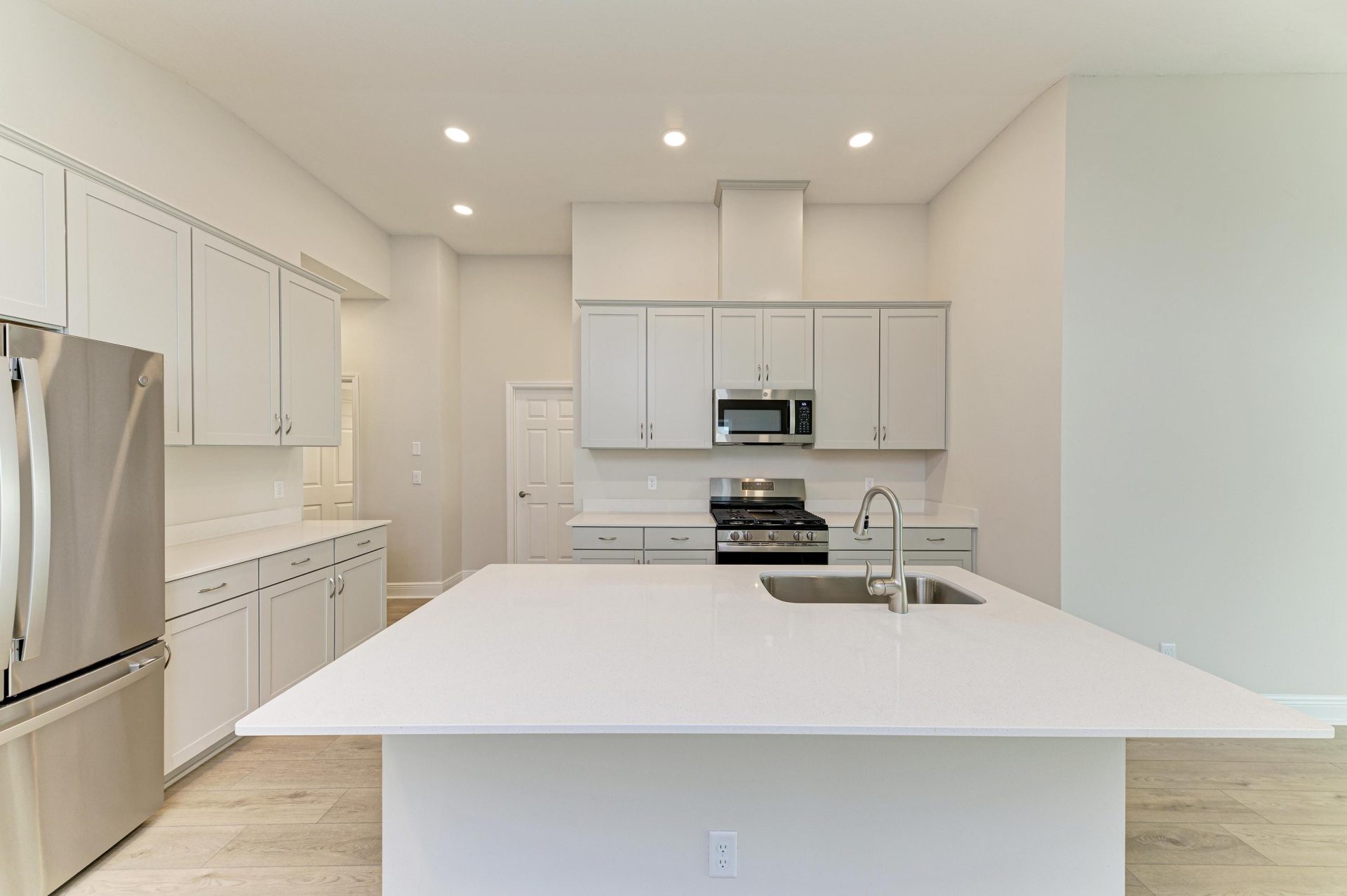 Bridgeport B - 12374 Oak Hill Way - Kitchen