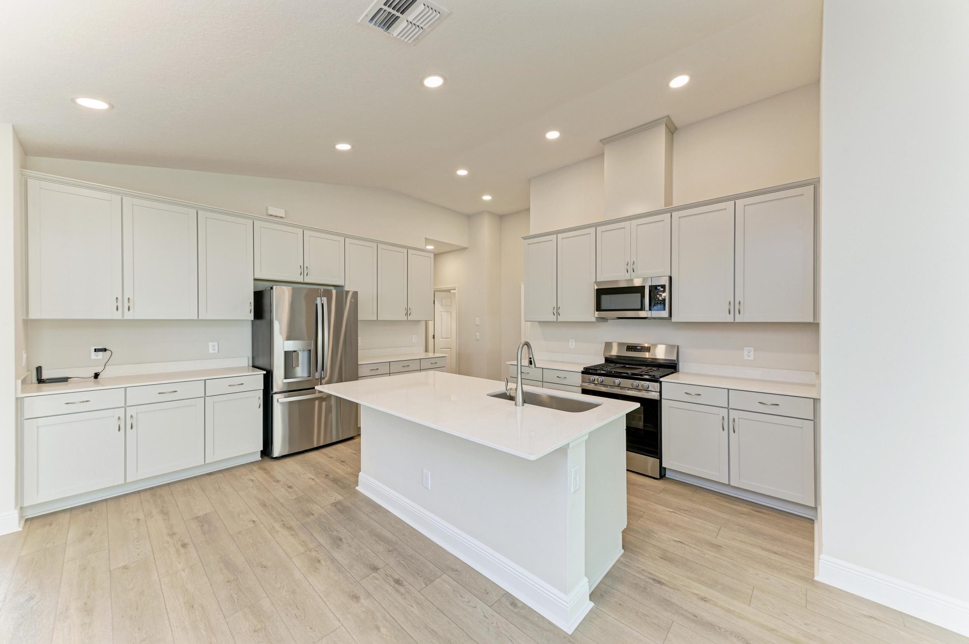 Bridgeport B - 12374 Oak Hill Way - Kitchen