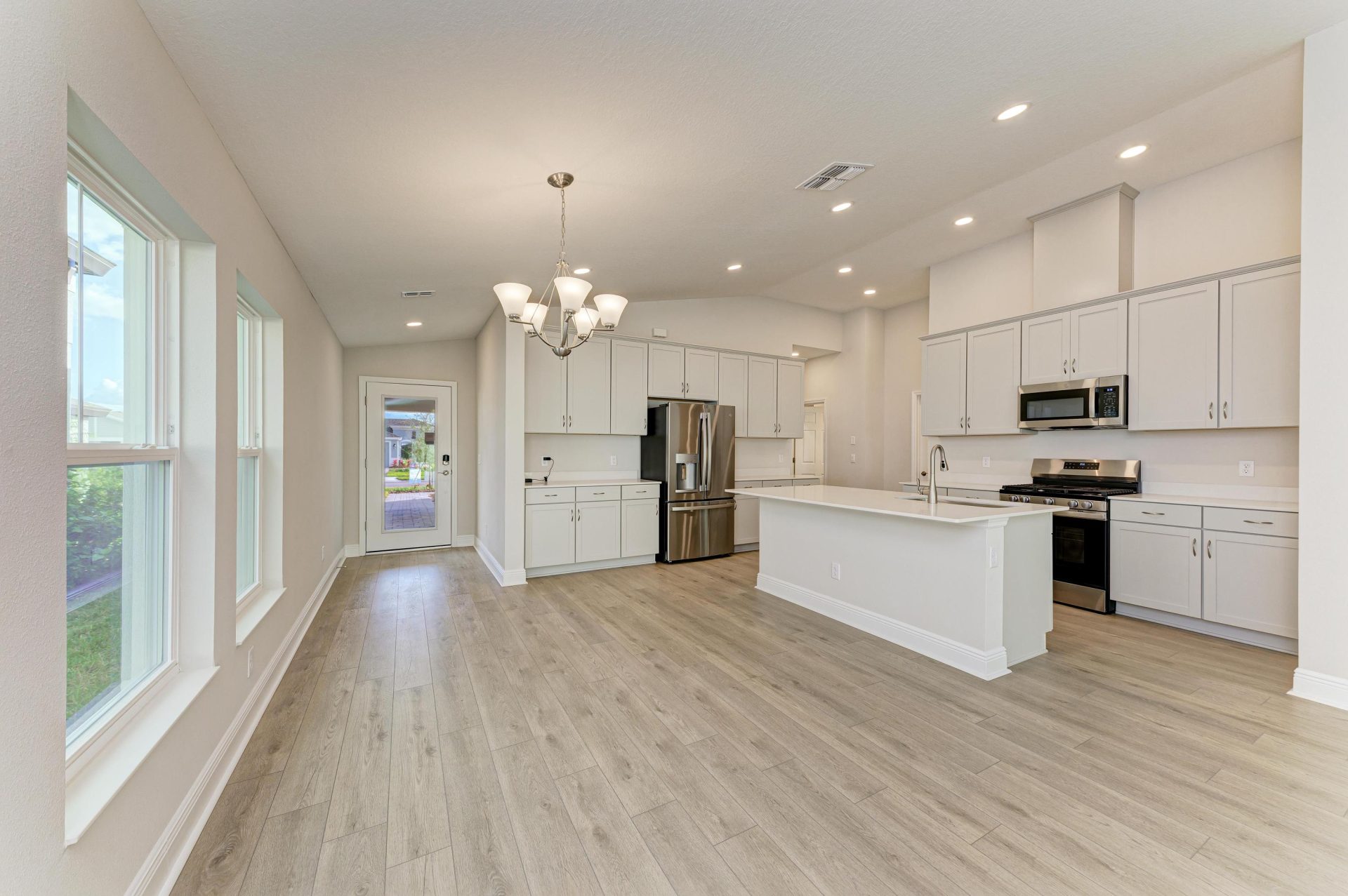 Bridgeport B - 12374 Oak Hill Way - Dining & Kitchen