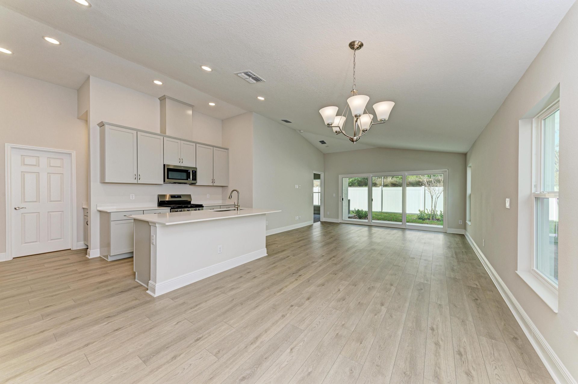 Bridgeport B - 12374 Oak Hill Way - Grand Room & Kitchen