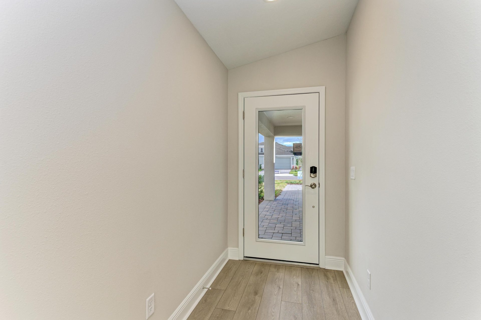 Bridgeport B - 12374 Oak Hill Way - Foyer