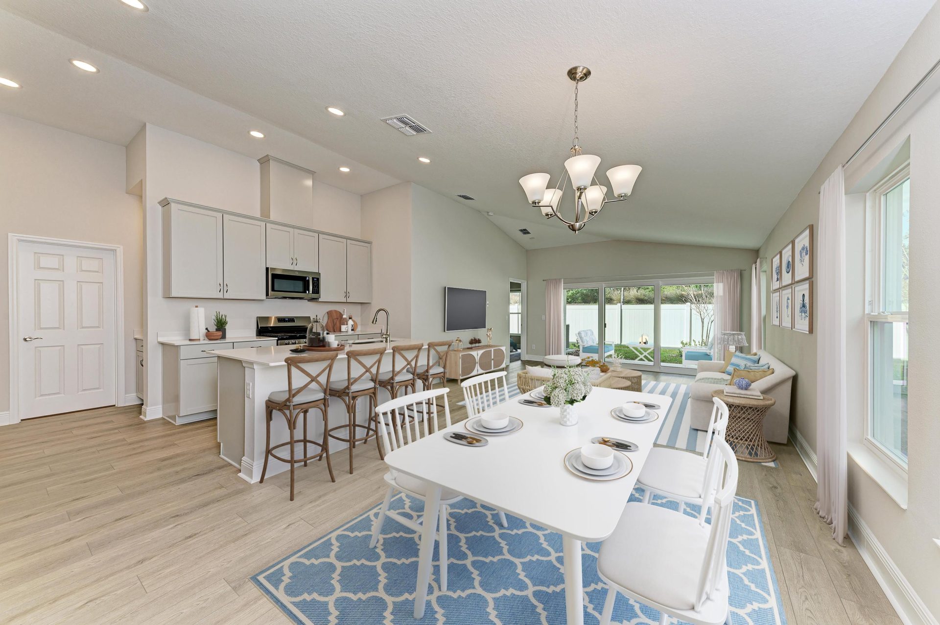 Bridgeport B - 12374 Oak Hill Way - Virtual Staging