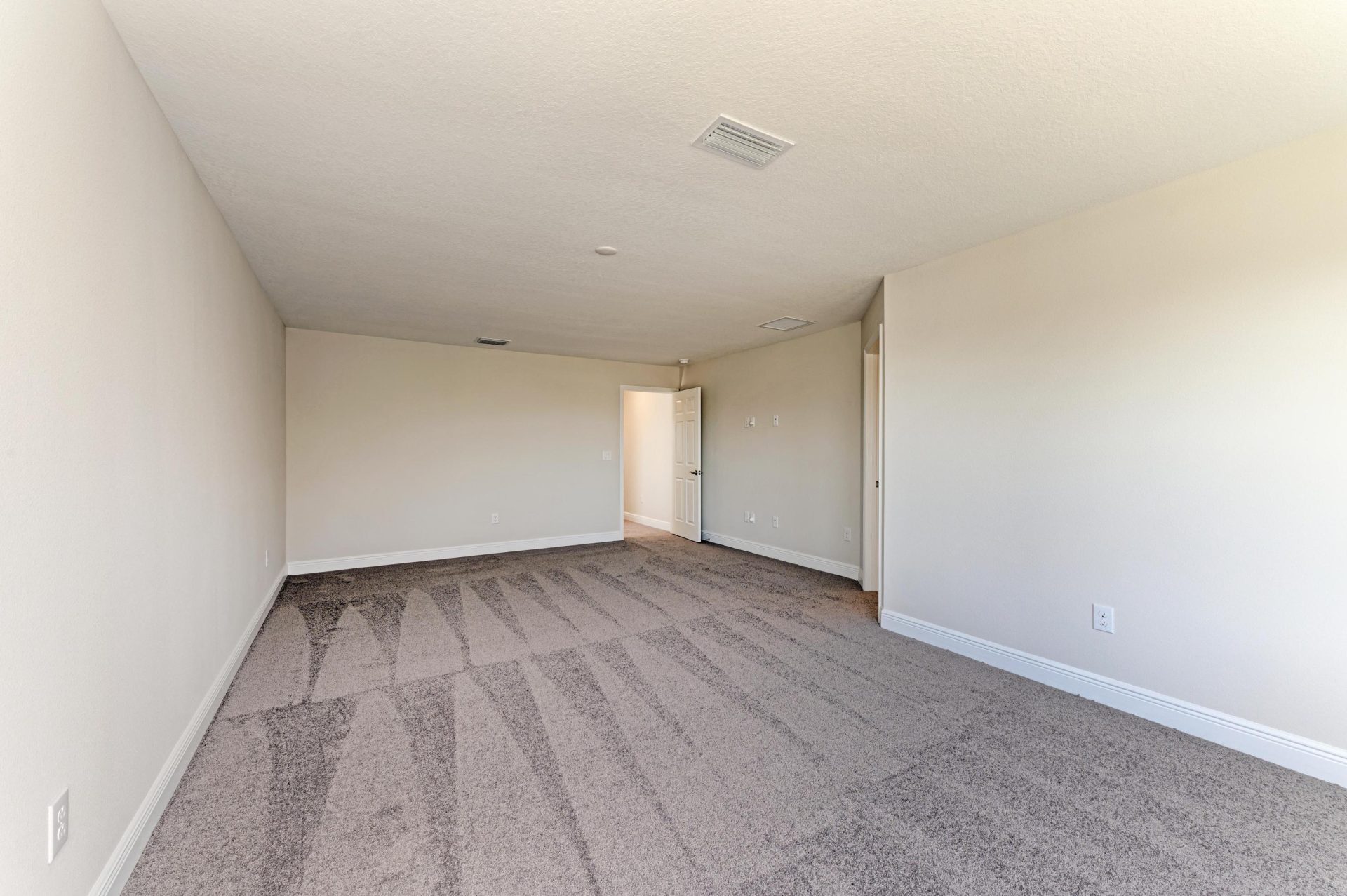 8502 Dove Bog - MASTER BED