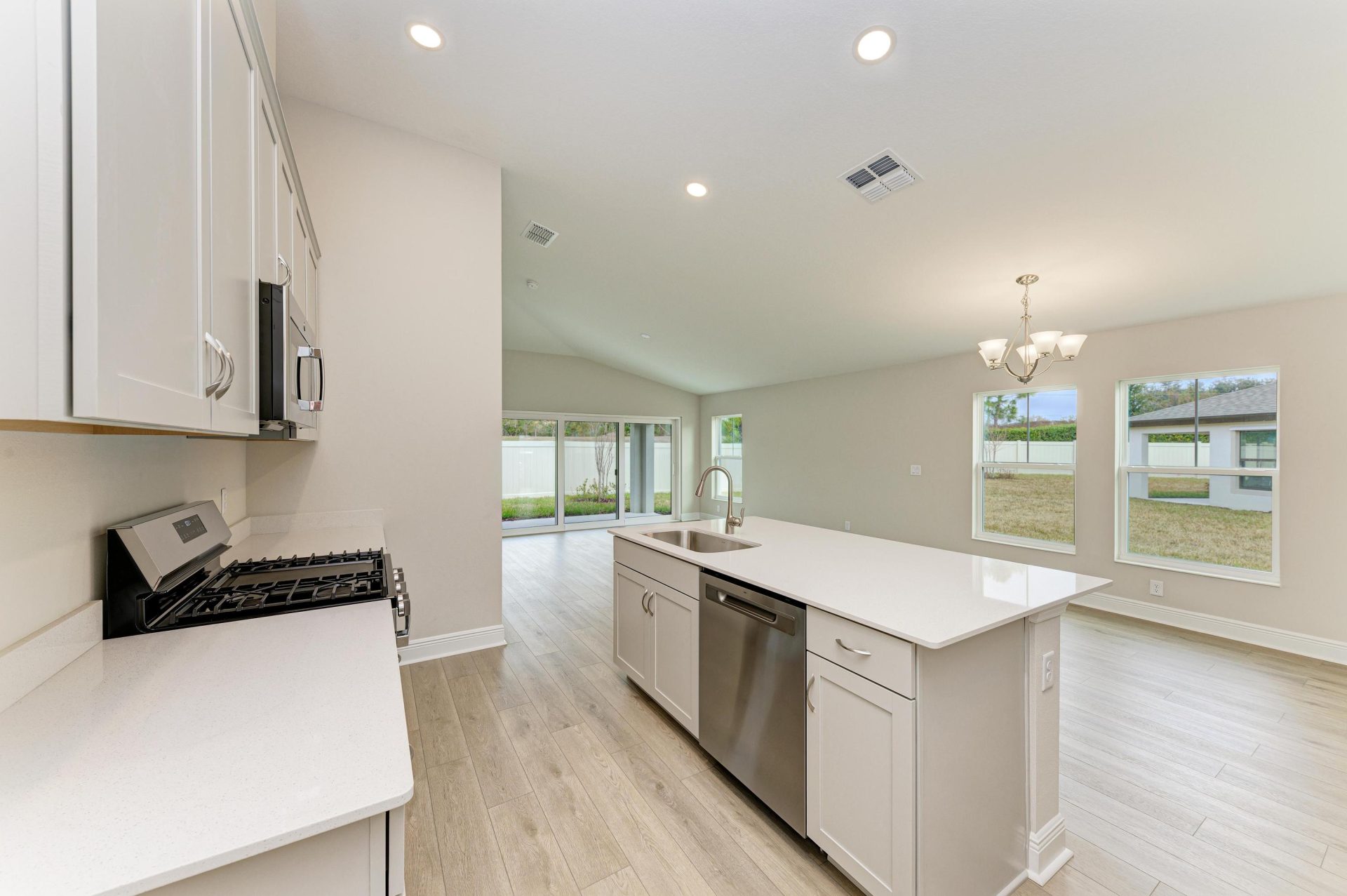 Bridgeport B - 12342 Oak Hill Way - Grand Room and Kitchen