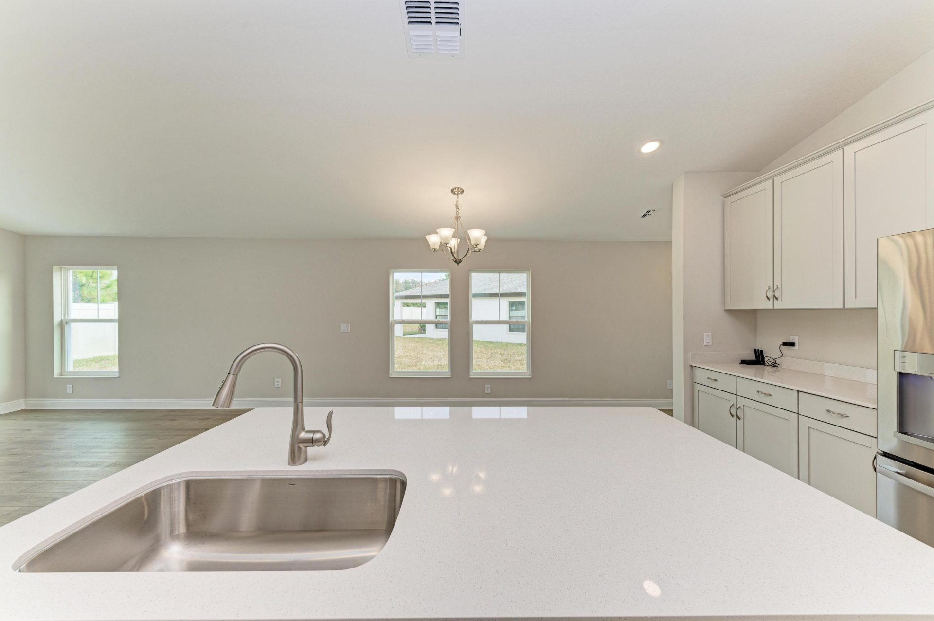 Bridgeport B - 12342 Oak Hill Way - Grand Room and Kitchen