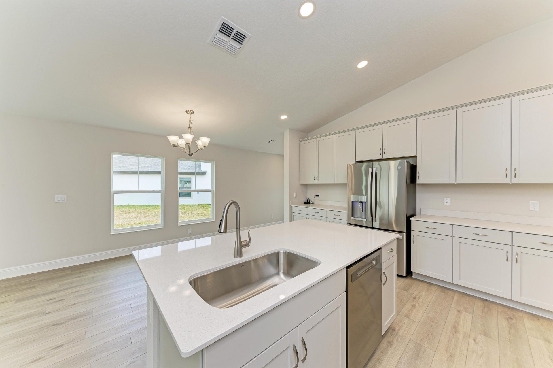 Bridgeport B - 12342 Oak Hill Way - Grand Room and Kitchen